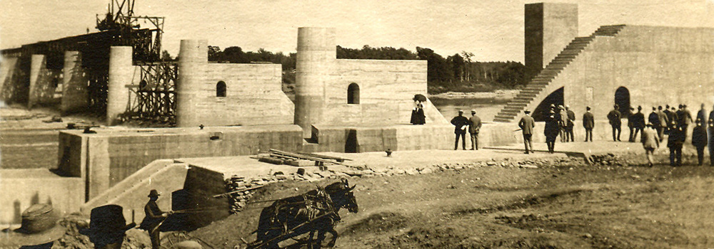 Lock and Dam construction in Lockport, Manitoba 1908