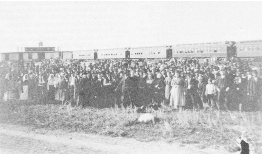 Immigrants coming to East Selkirk  in 1899'.